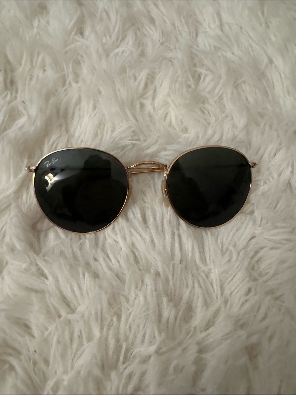 Ray-Ban Round Sunglasses Black Lenses with Gold Frame